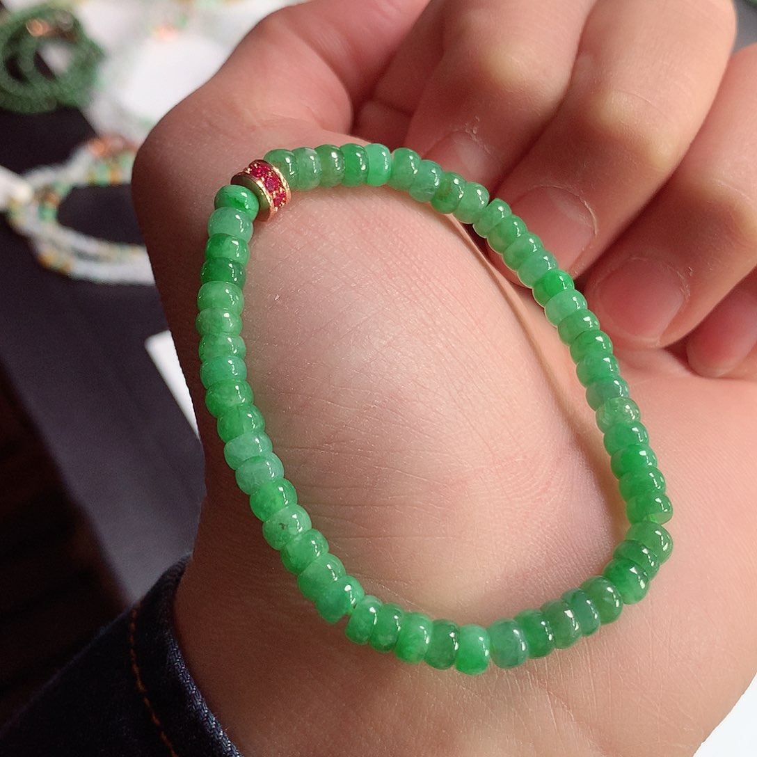 翡翠颈饰未镶嵌手串