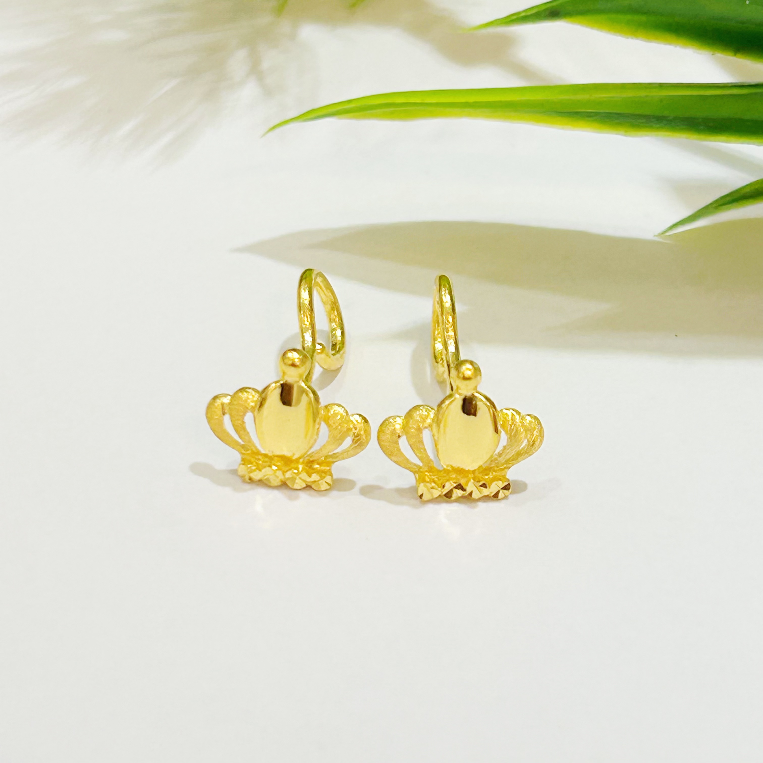 【富远黄金】足金小皇冠弯针耳钉FYHR010485