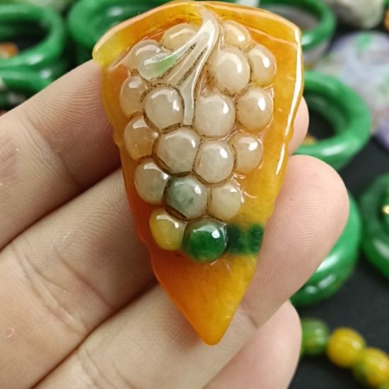 翡翠颈饰未镶嵌翡翠