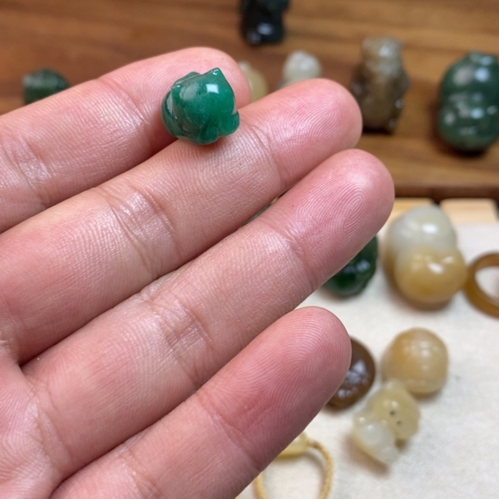 石英质玉（非洲翠）合金颈饰