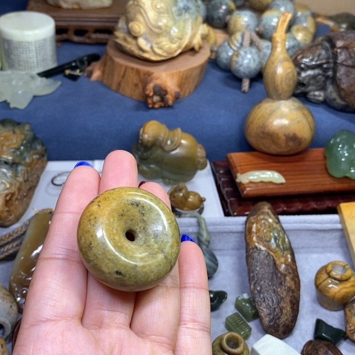 岫岩河磨玉（透闪石质玉）特价未镶嵌