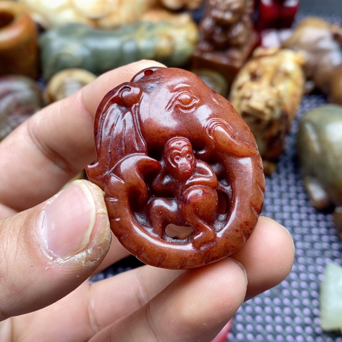 蛇纹石玉未镶嵌颈饰