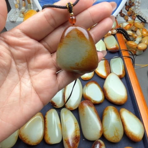 和田玉颈饰未镶嵌