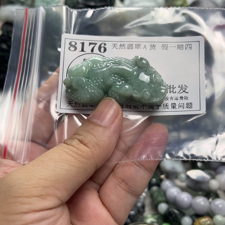 翡翠未镶嵌颈饰8176