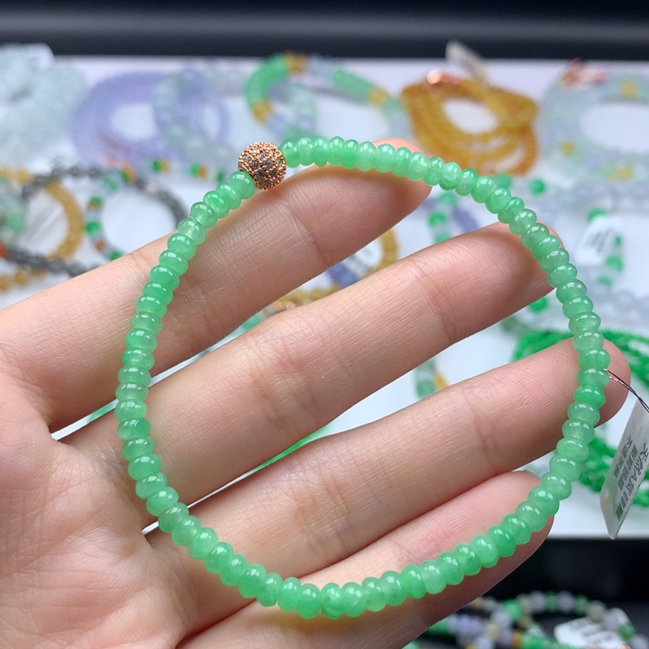 翡翠手镯未镶嵌卡
