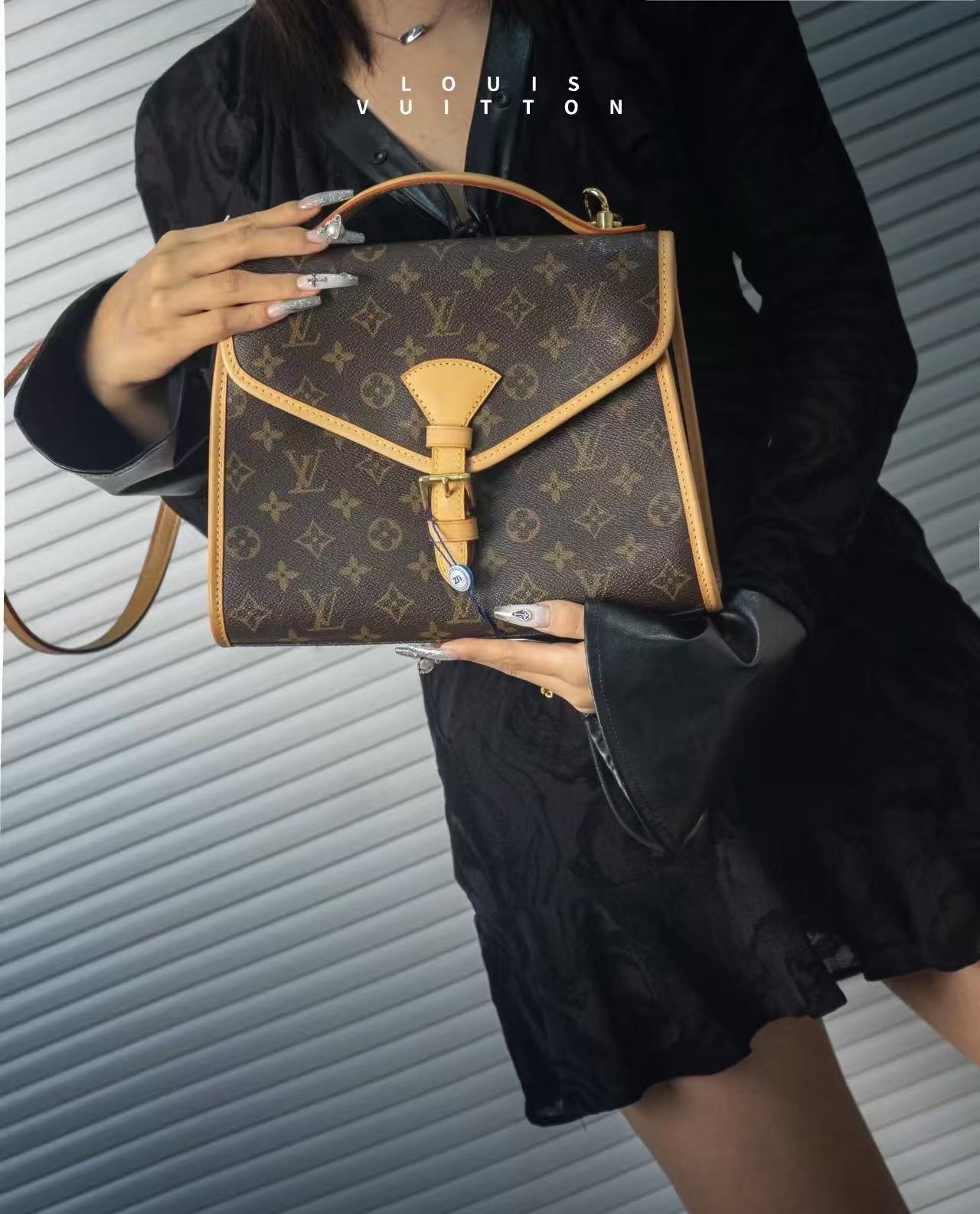 修复品LouisVuitton/路易威登公文包单肩包后换植鞣革2包包