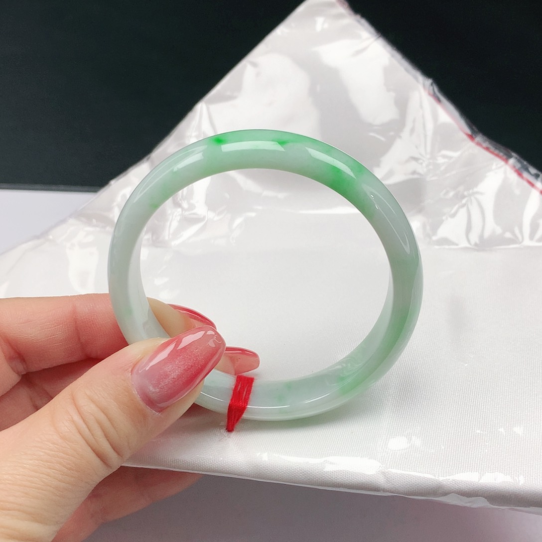 翡翠手镯未镶嵌翡翠039