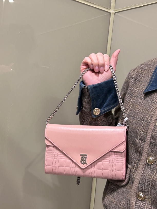 95新 BURBERRY/博柏利 时尚粉色链条包