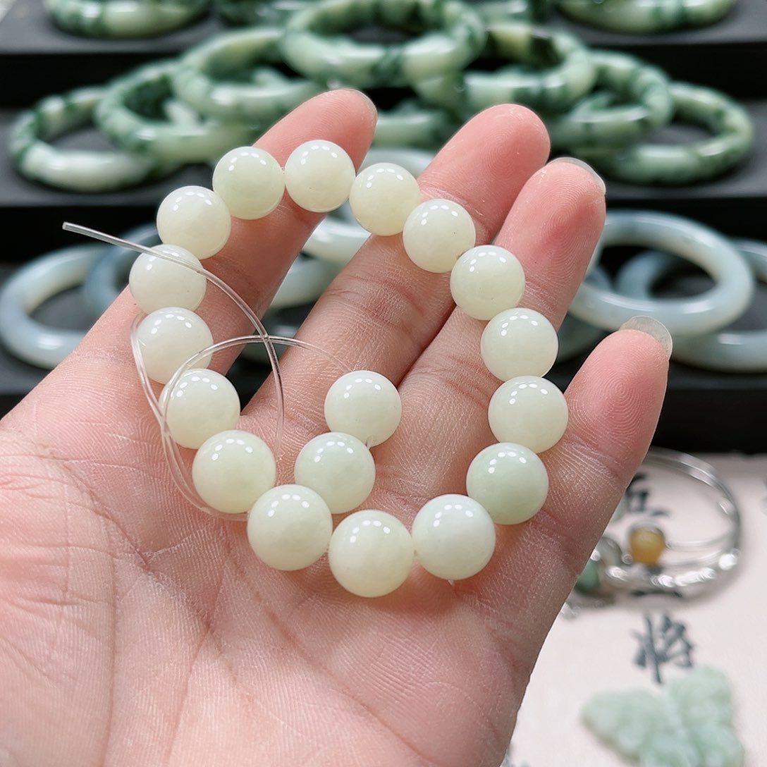 【闪购商品】未镶嵌透闪石-蛇纹石玉手串S****s