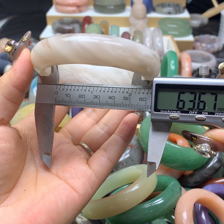 未镶嵌手镯石英质玉