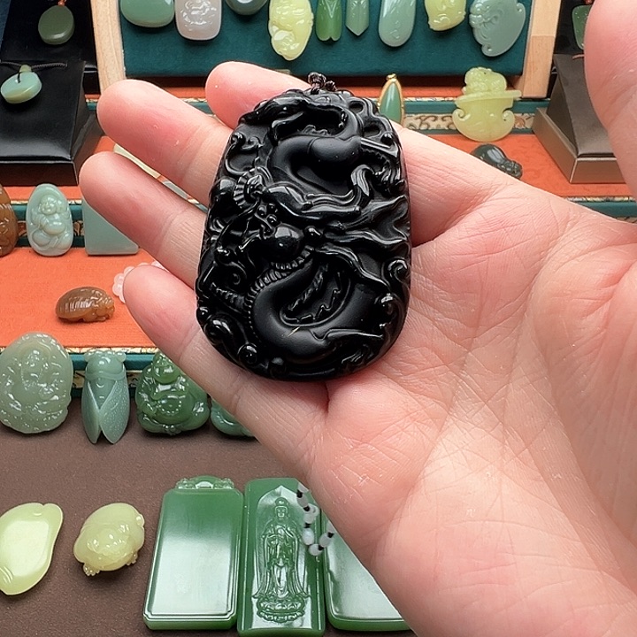 黑曜岩颈饰未镶嵌