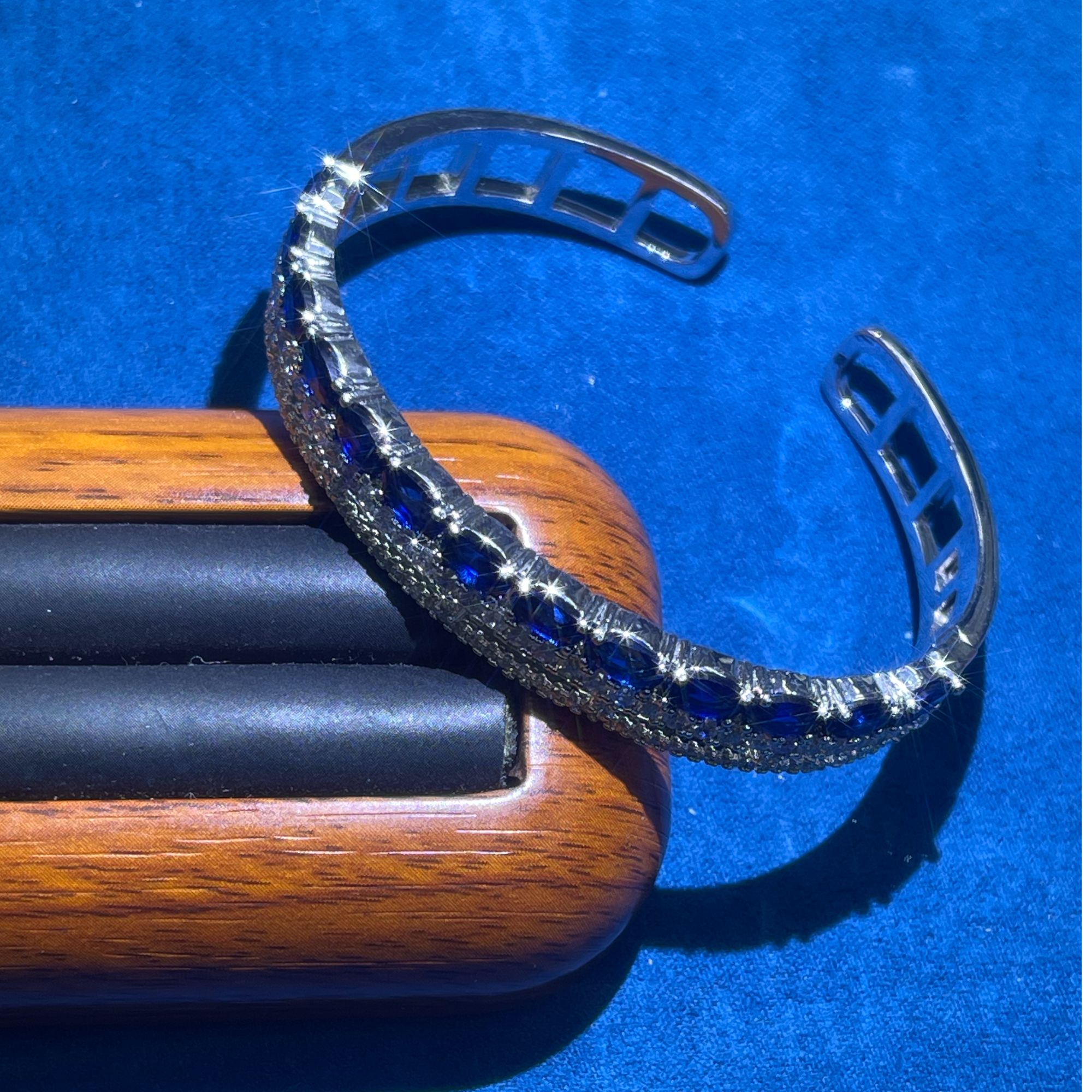 s9911白托蓝镶手镯多样性发货