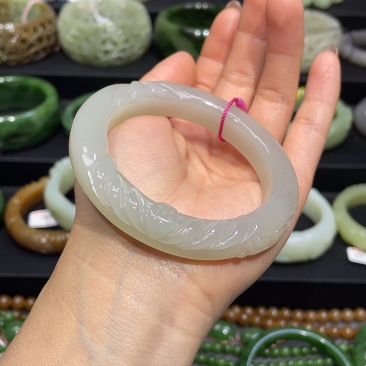 和田玉手镯55圈口 编号42未镶嵌