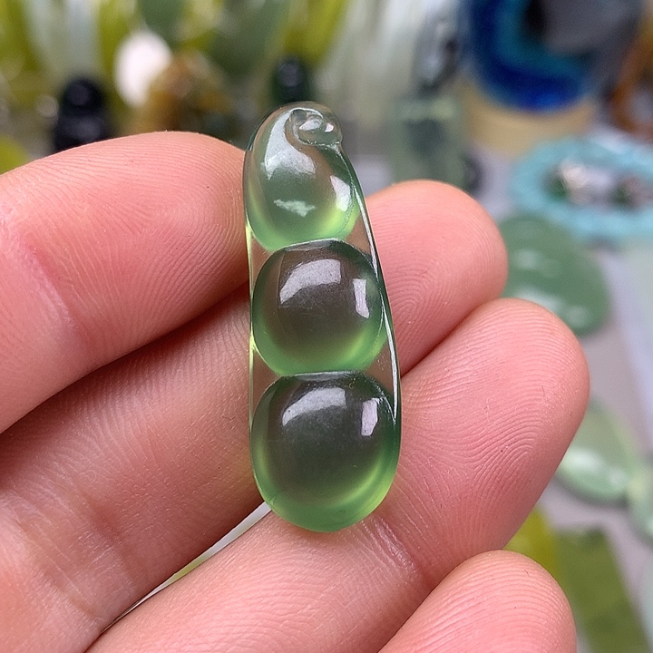 蛇纹石玉挂坠未镶嵌