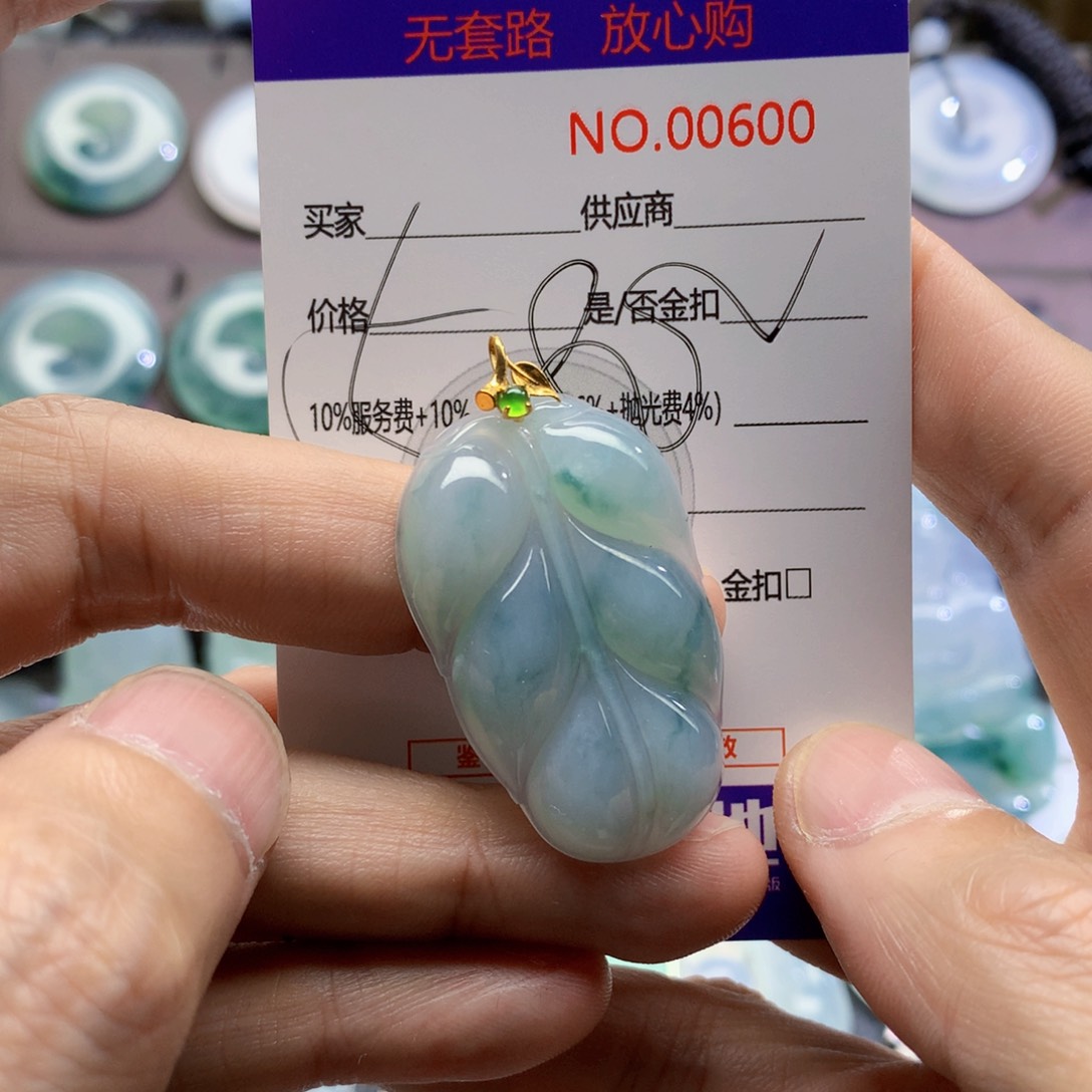 翡翠未镶嵌颈饰吊坠