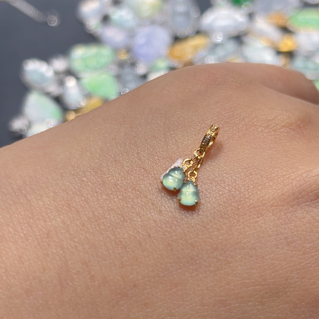 翡翠颈饰18K金镶嵌吊坠