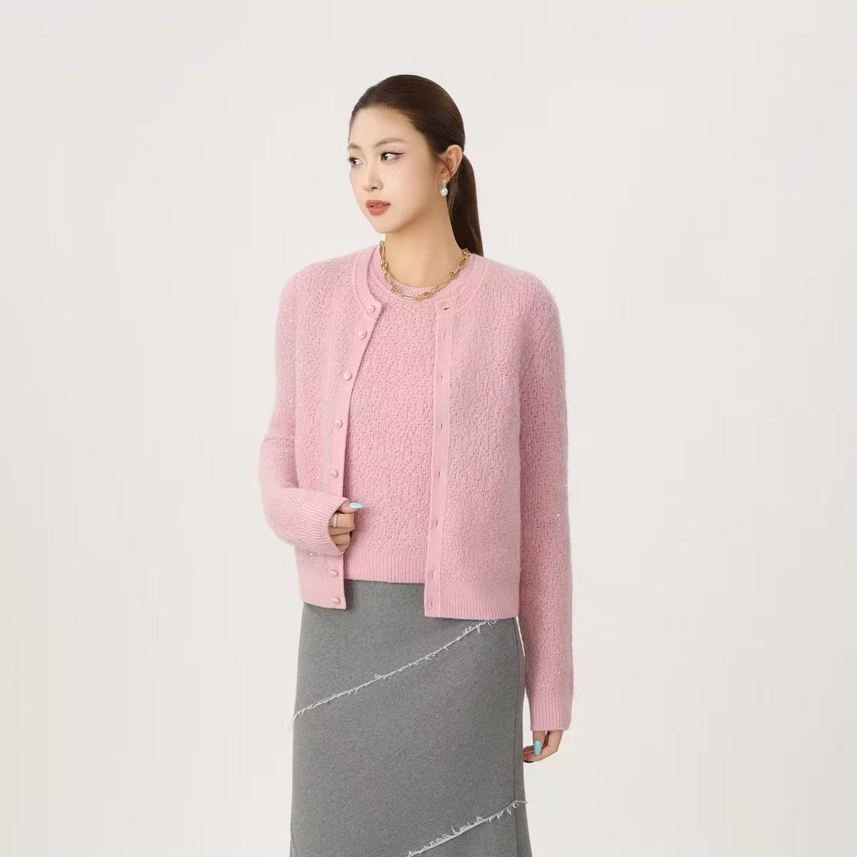 AMASS/阿玛施设计款气质舒适轻奢优雅亮片圆领针织开衫548046-7T4