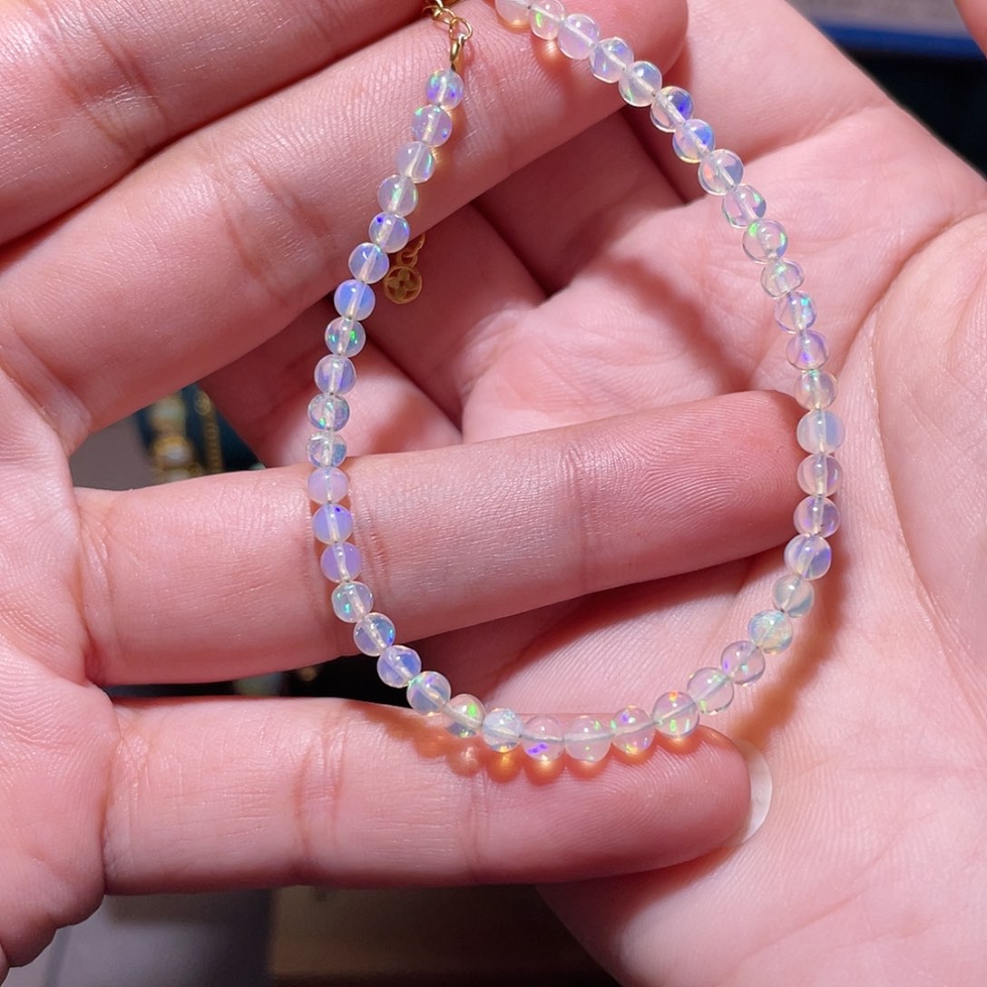 银S925镶嵌欧泊手链）