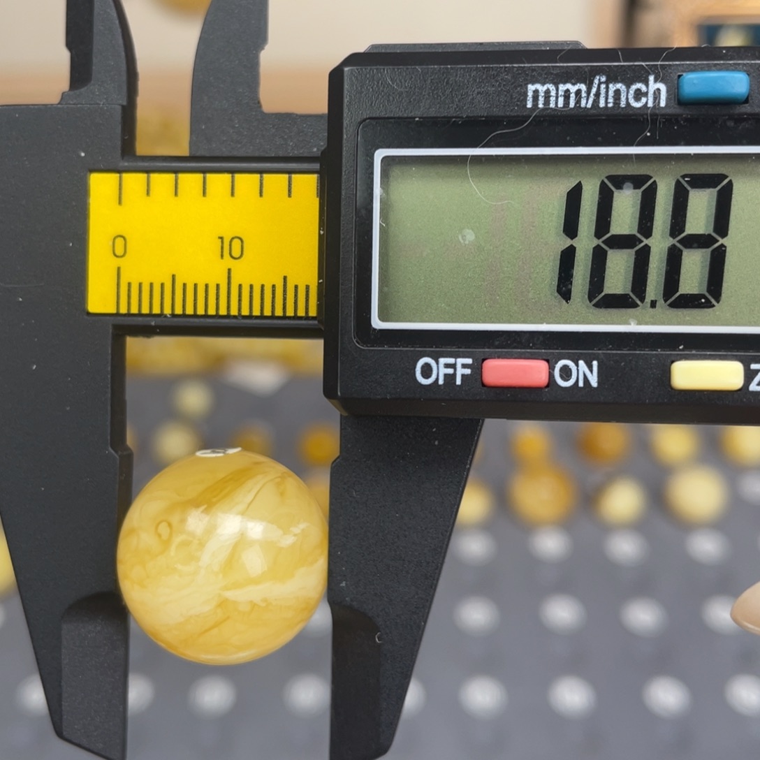 琥珀未镶嵌裸石124