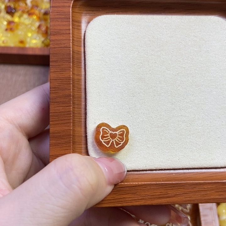 琥珀未镶嵌珠宝奇石蝴蝶结