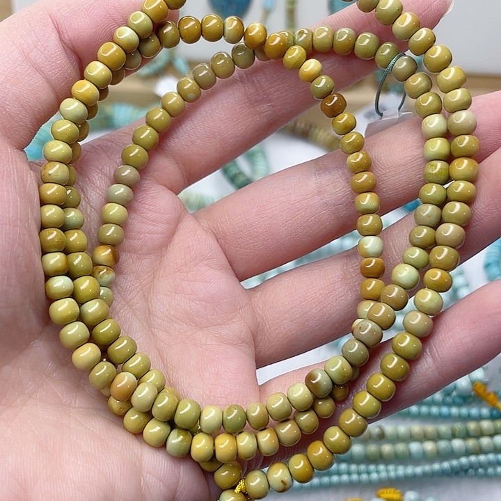 绿松石未镶嵌颈饰