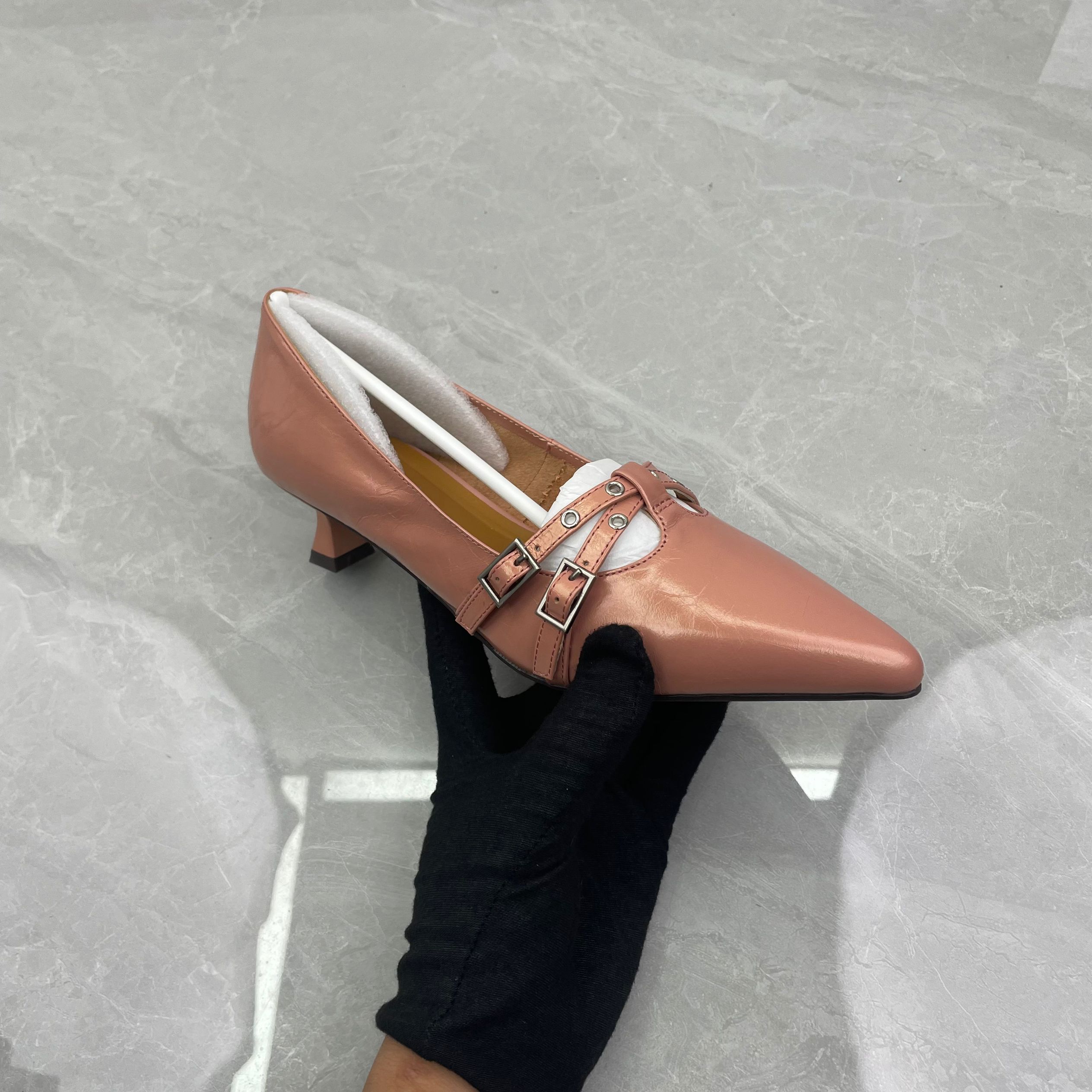 单鞋女（牛皮）22515 （孤品）d区36码