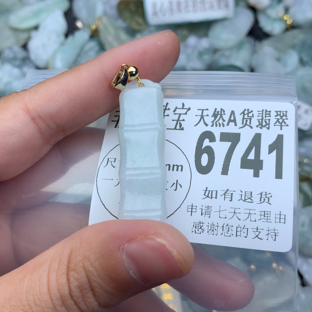 翡翠颈饰未镶嵌6741。