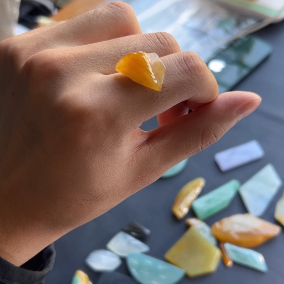 【闪购商品】定制翡翠未镶嵌冰黄翡雕刻戒面吊坠