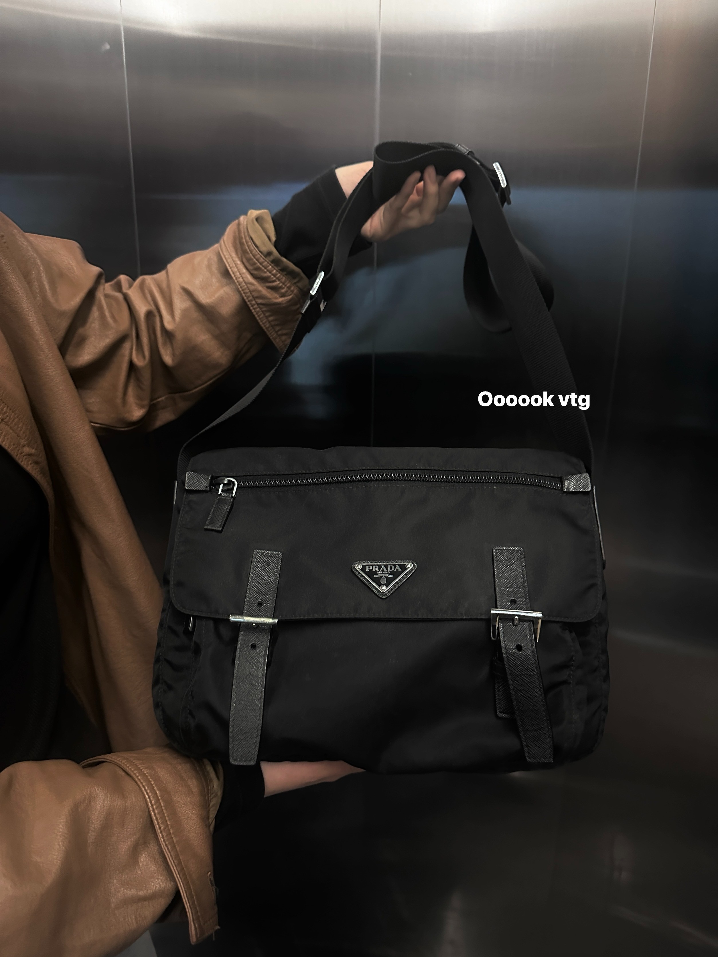 95新 Prada/普拉达 CS7022 Prada普拉达 黑色尼龙邮差包单肩包