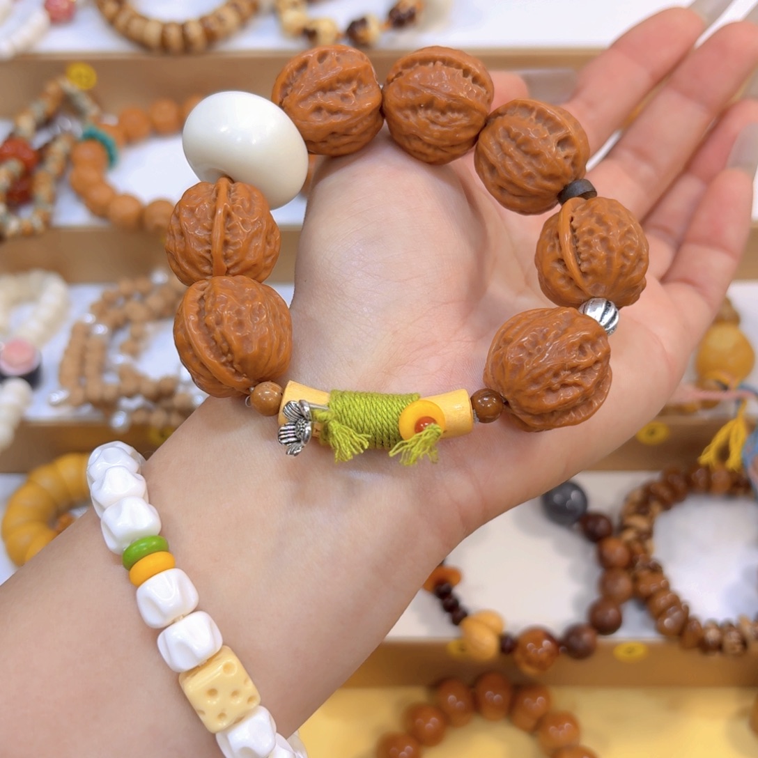 星月菩提吊坠核桃