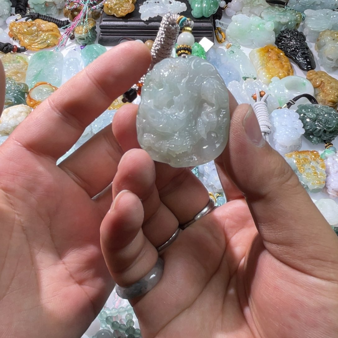 翡翠颈饰未镶嵌天然