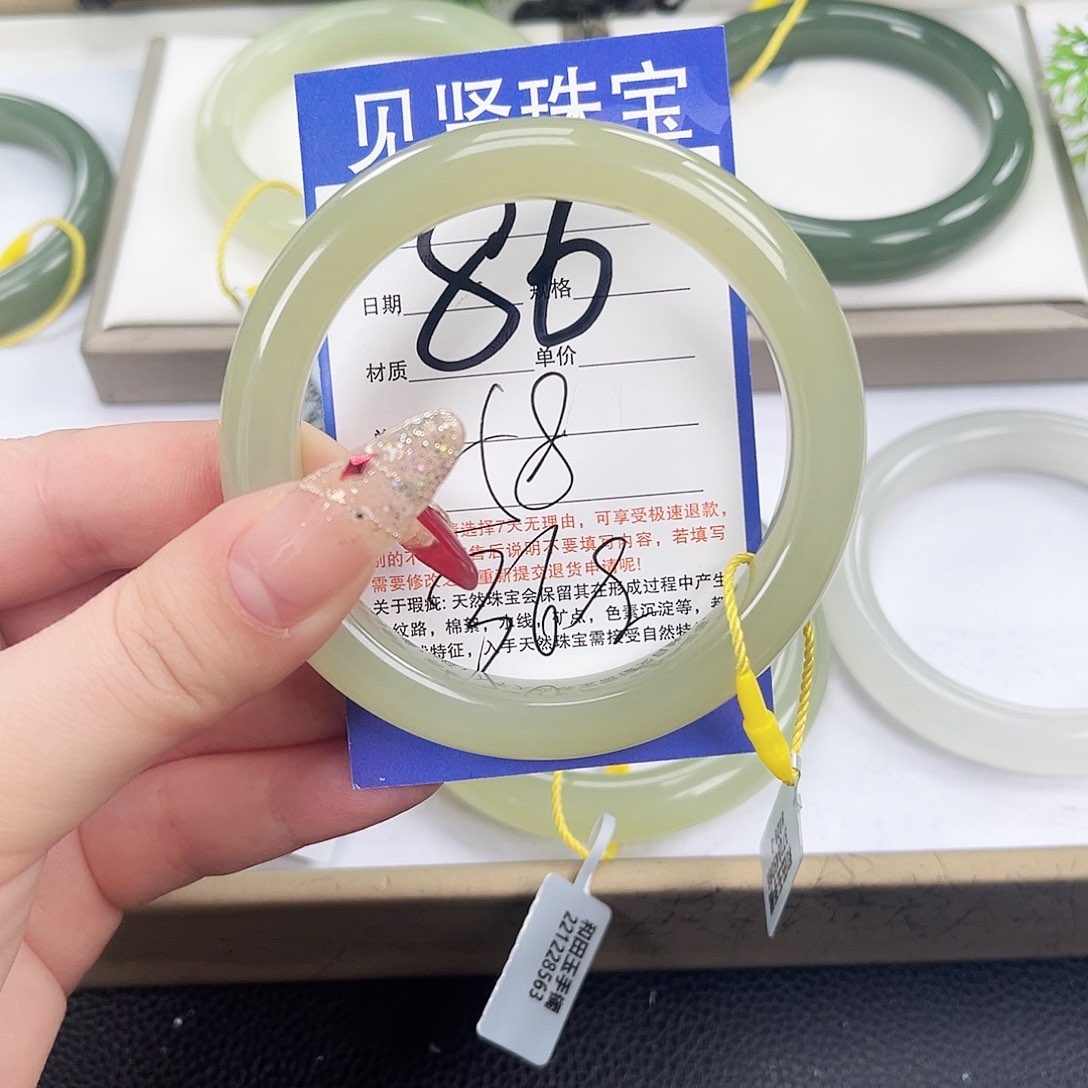 和田玉手镯未镶嵌