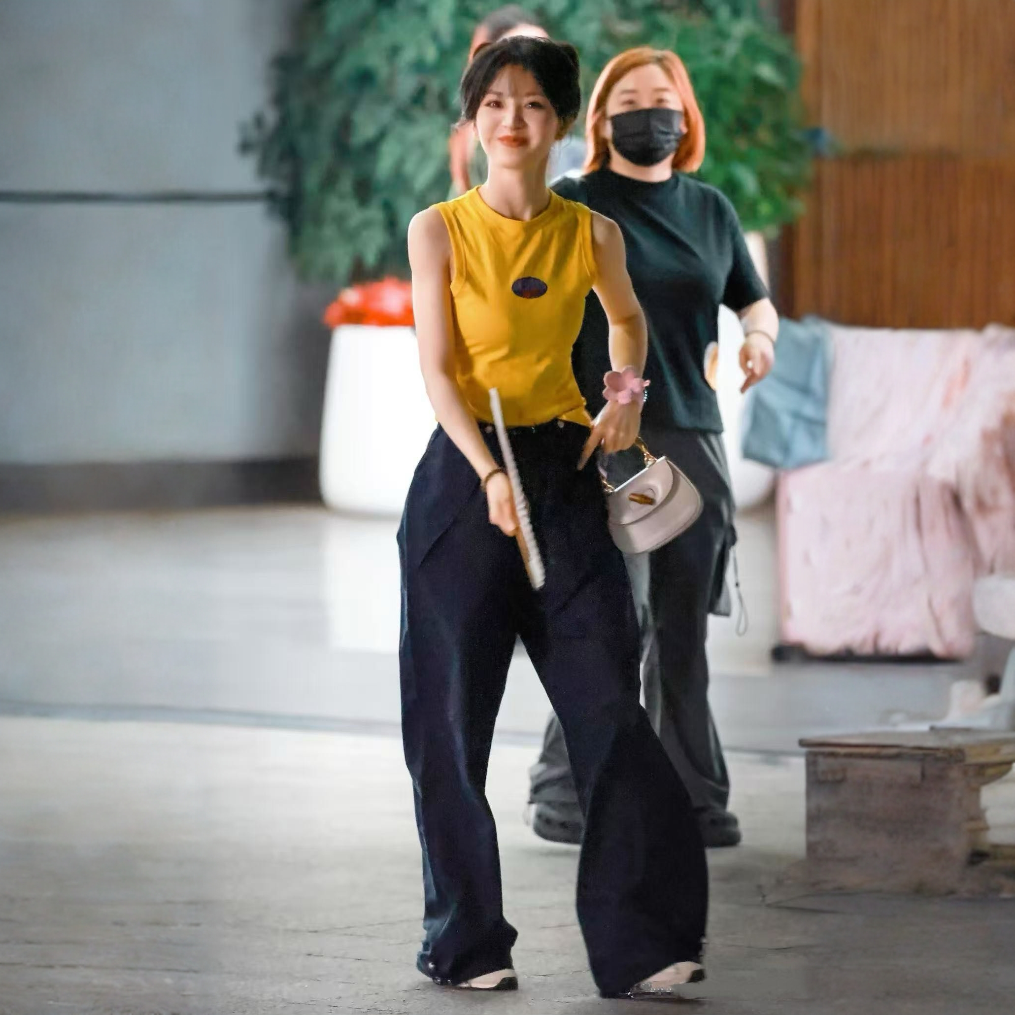 休闲风口袋秋季厚款刺绣休闲裤百搭休闲韩版宽松女款直筒显瘦长裤