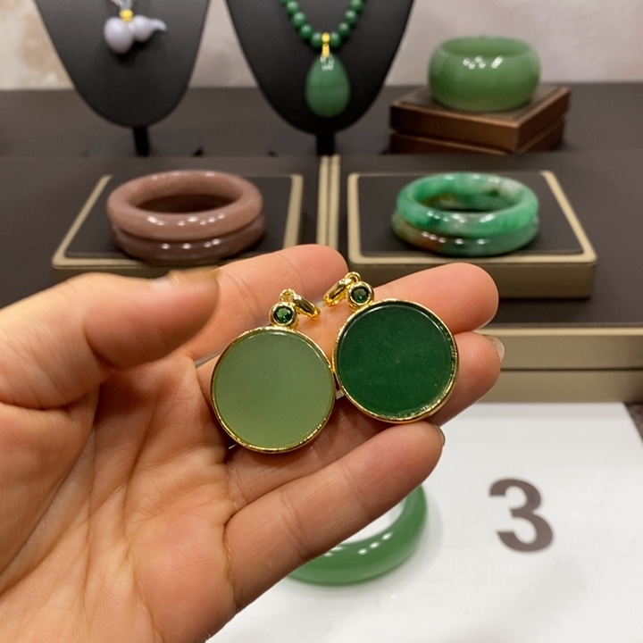 东陵石手镯未镶嵌