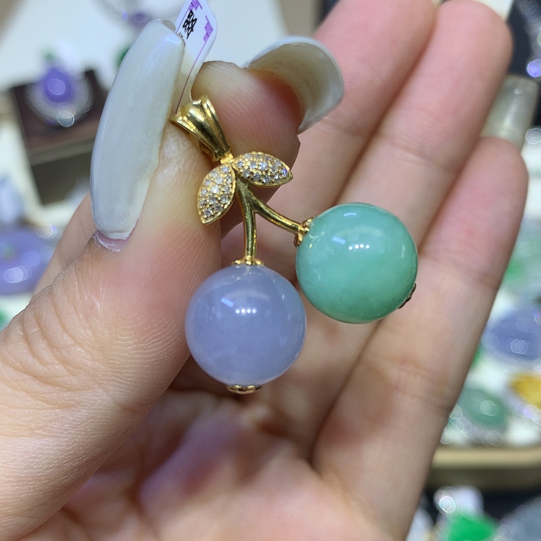 翡翠18K金镶嵌颈饰