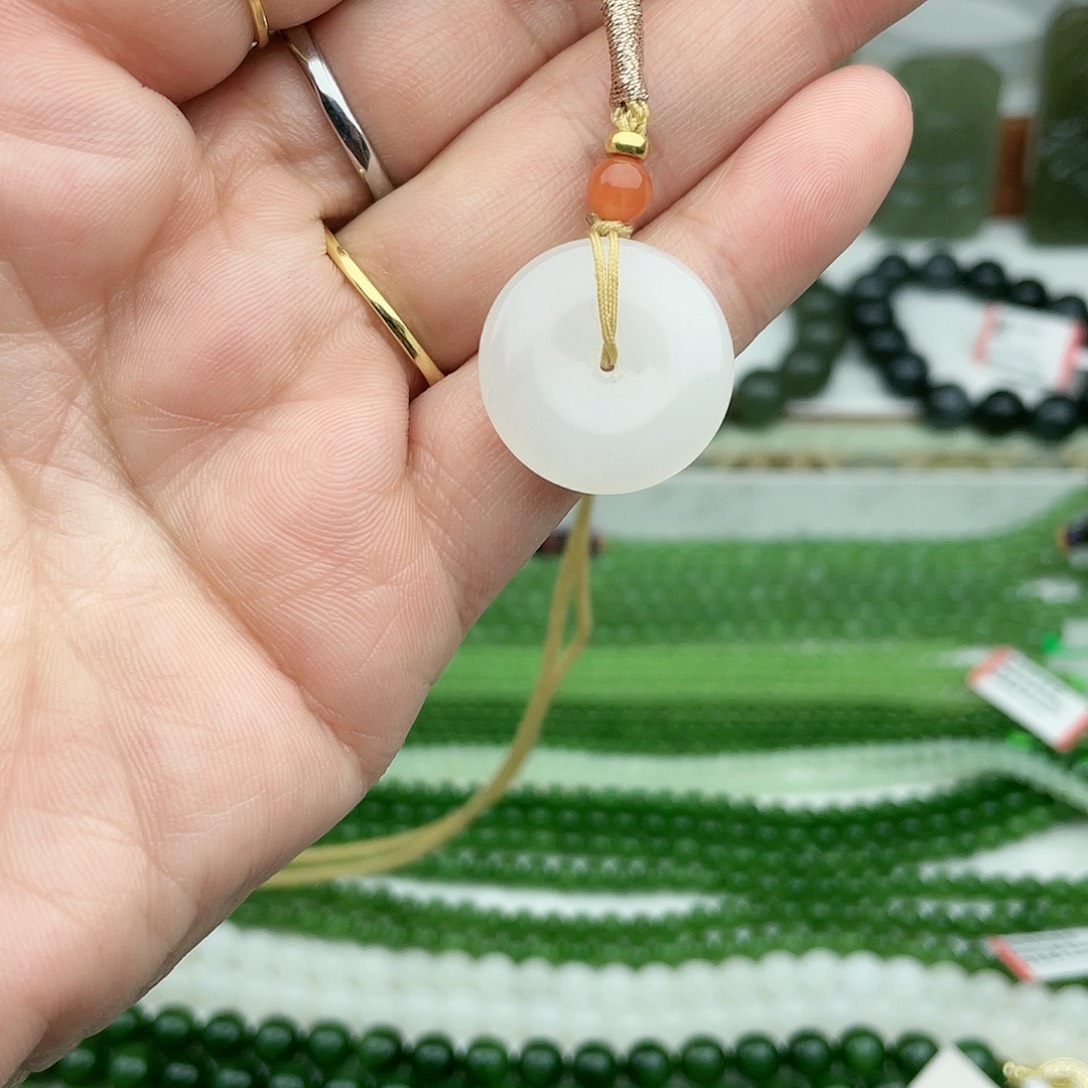 和田玉颈饰未镶嵌