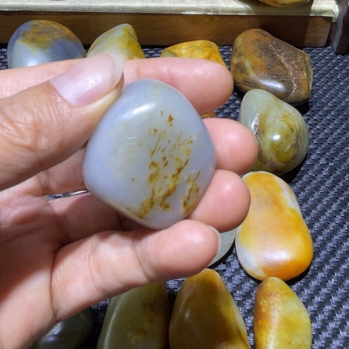 和田玉未镶嵌珠宝奇石