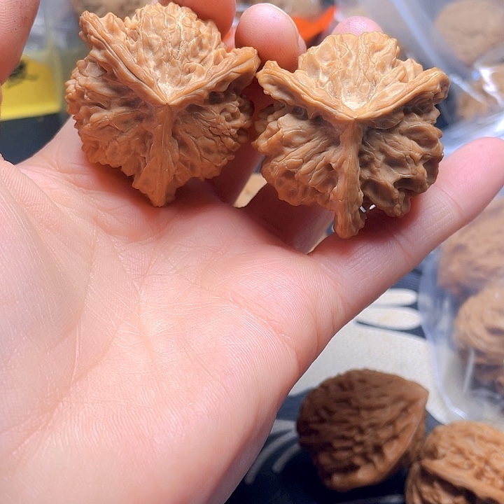 文玩核桃吊坠盘山三愣