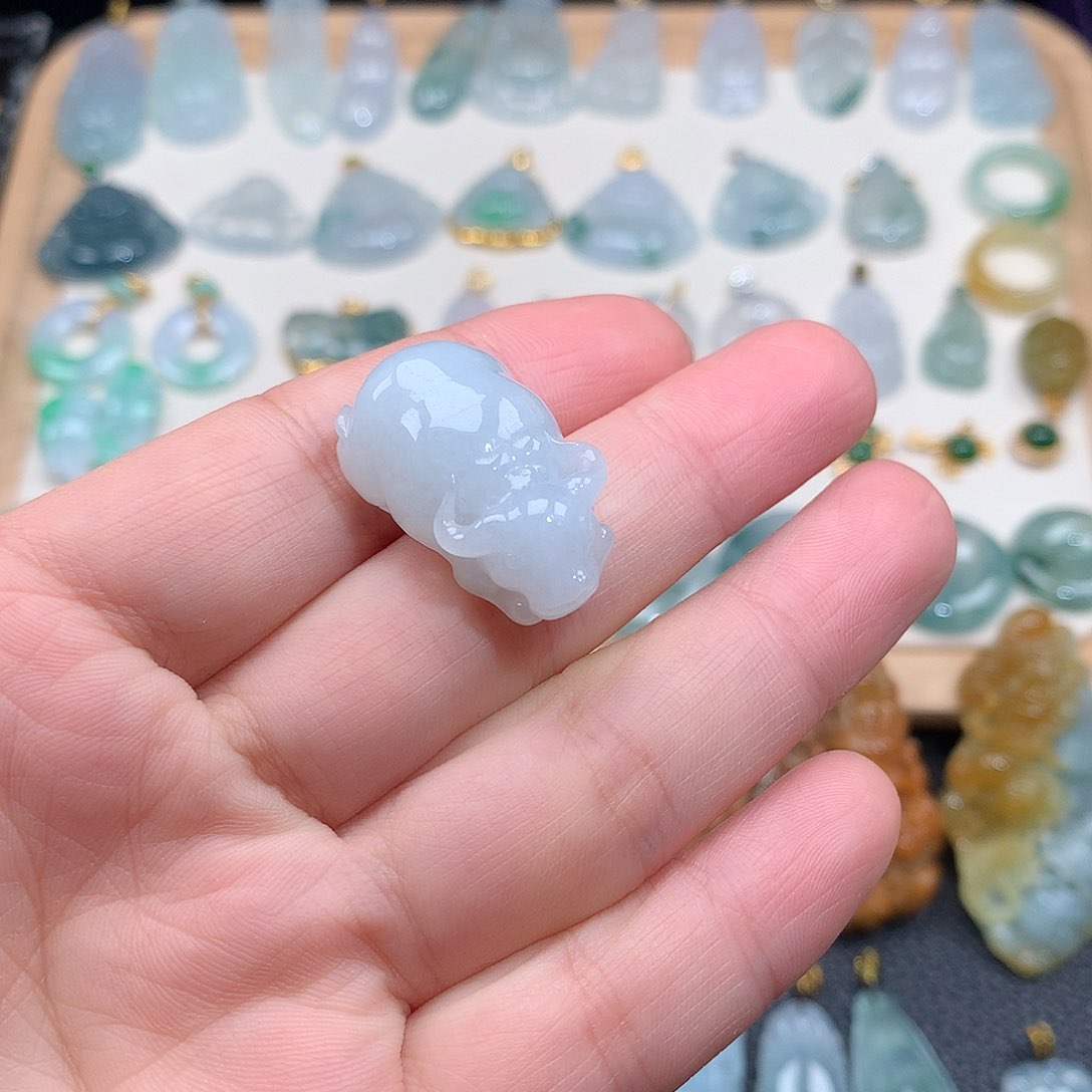 翡翠颈饰未镶嵌吊坠