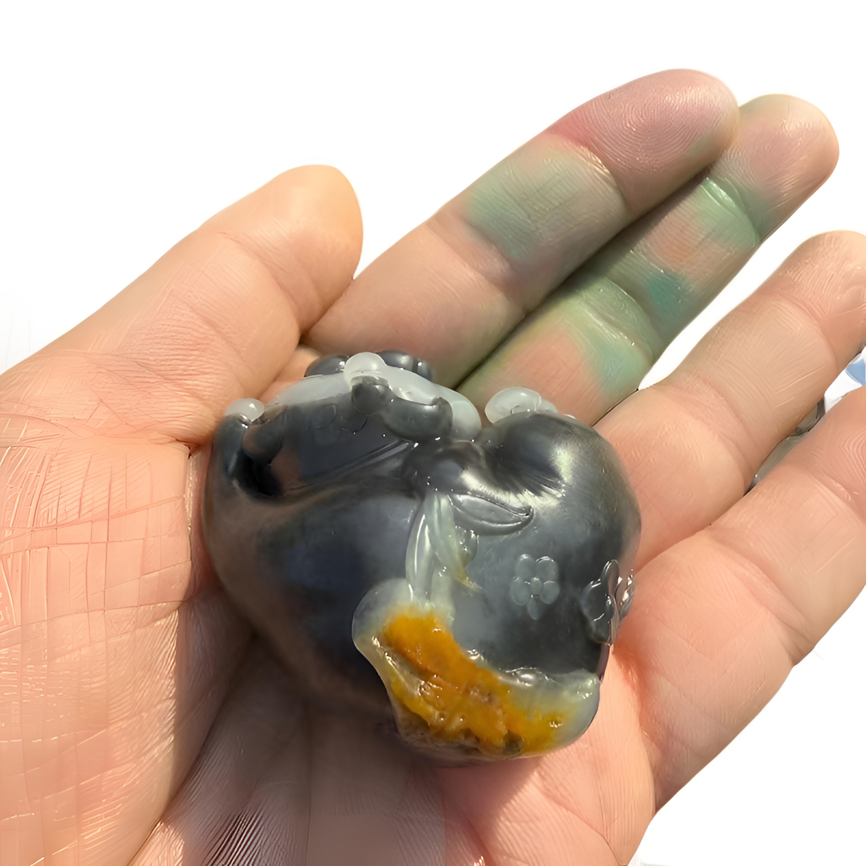 青花和田玉带原皮手把件熊猫