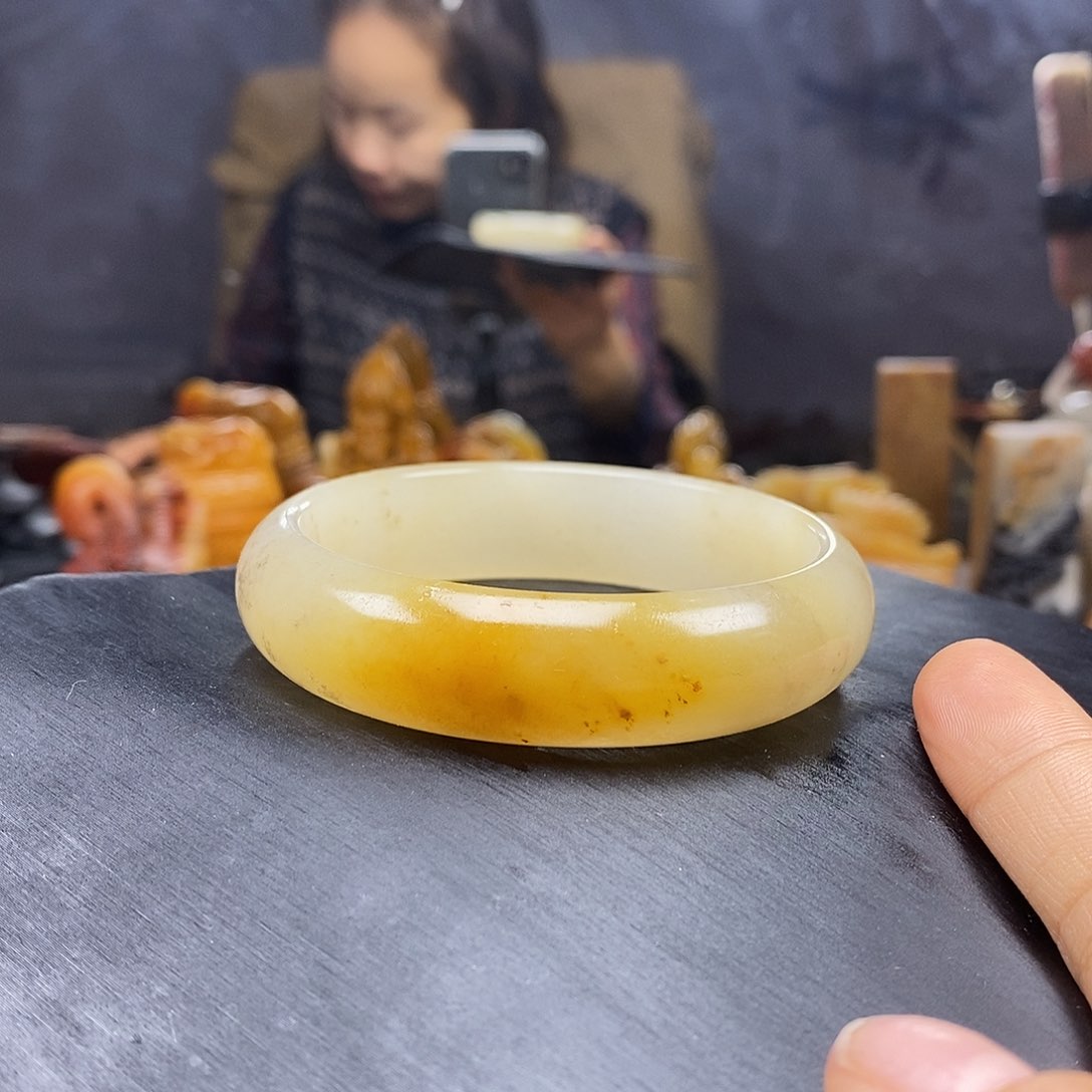 石英质玉（黄龙玉）颈饰未镶嵌