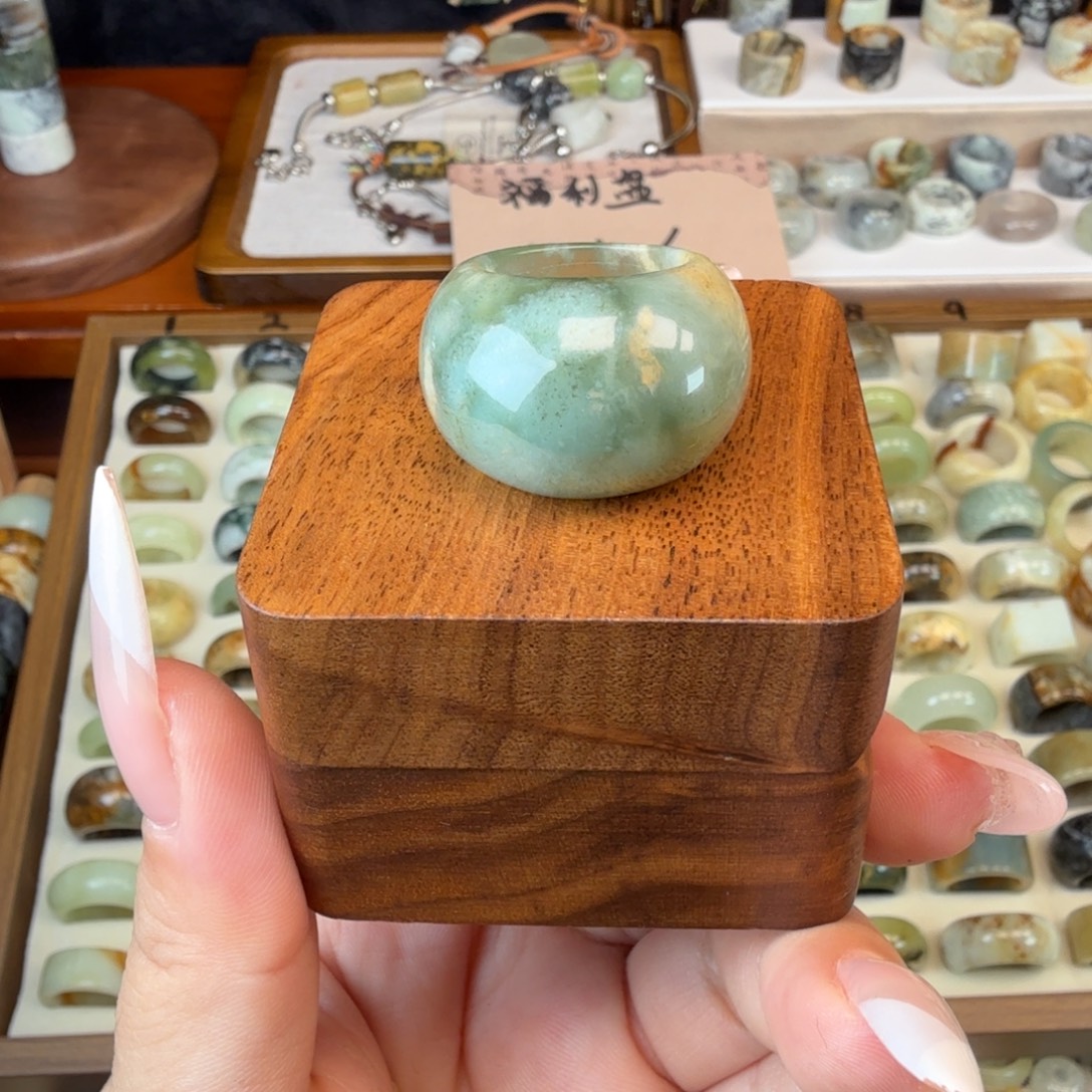 蛇纹石玉未镶嵌戒指内径18