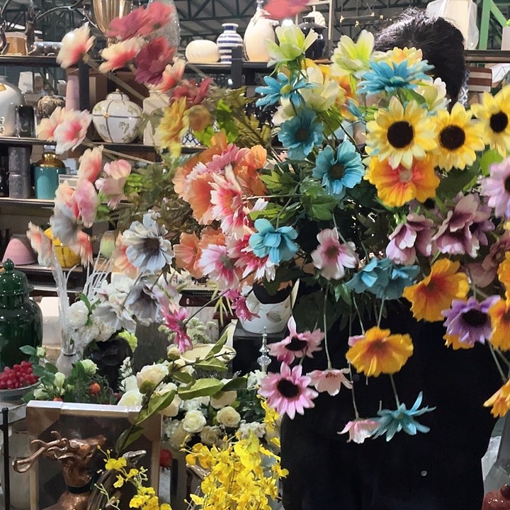 陶瓷花瓶，仿真绿植。