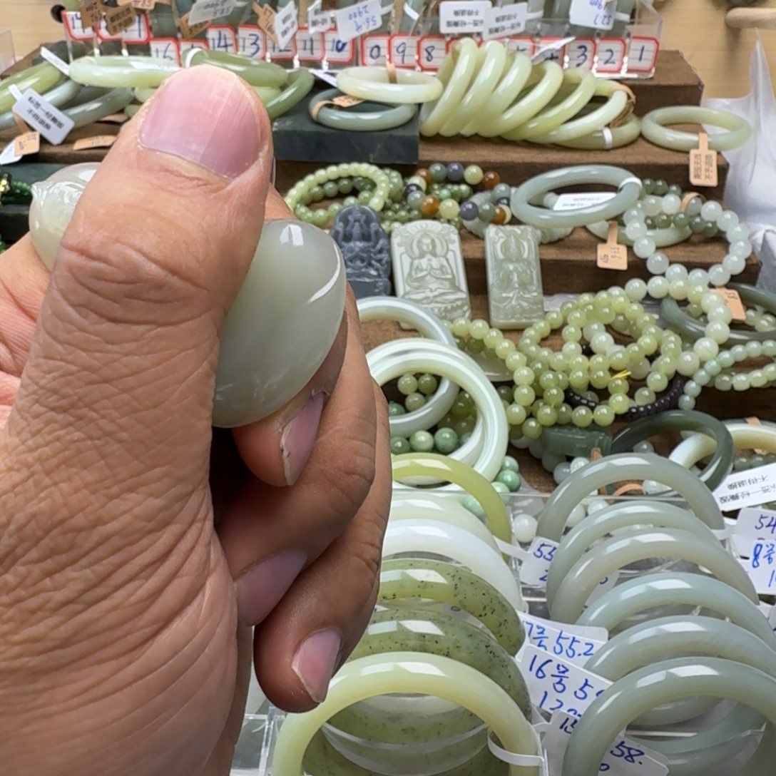 沫***沫和田玉未镶嵌手镯