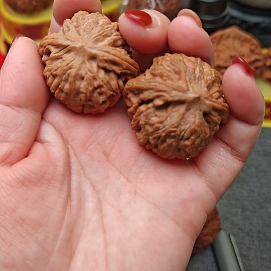 子***怀桃核吊坠磨盘，子夜纾怀