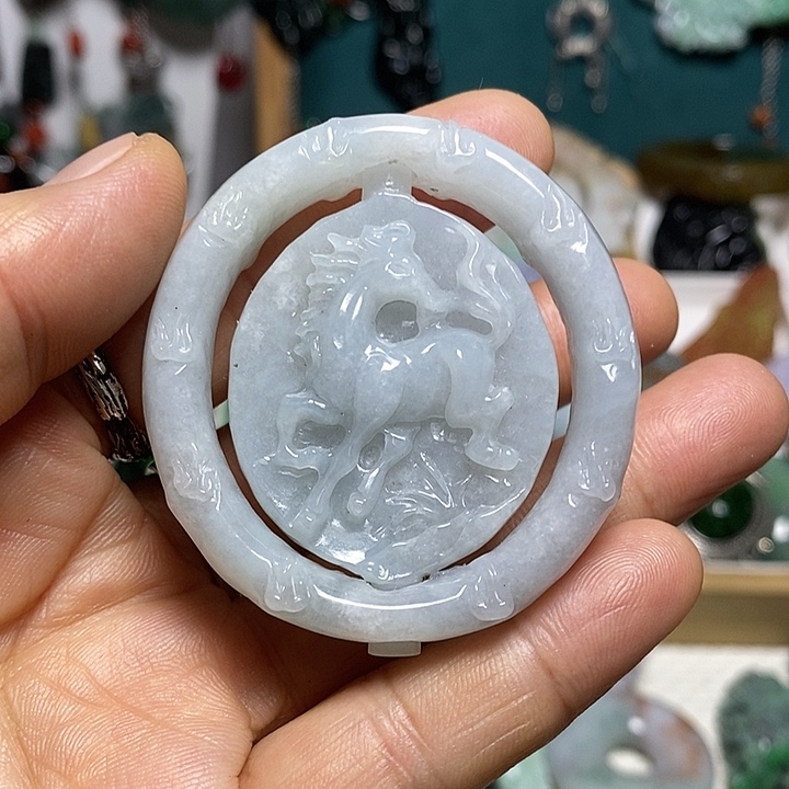 翡翠未镶嵌吊坠(赠链)