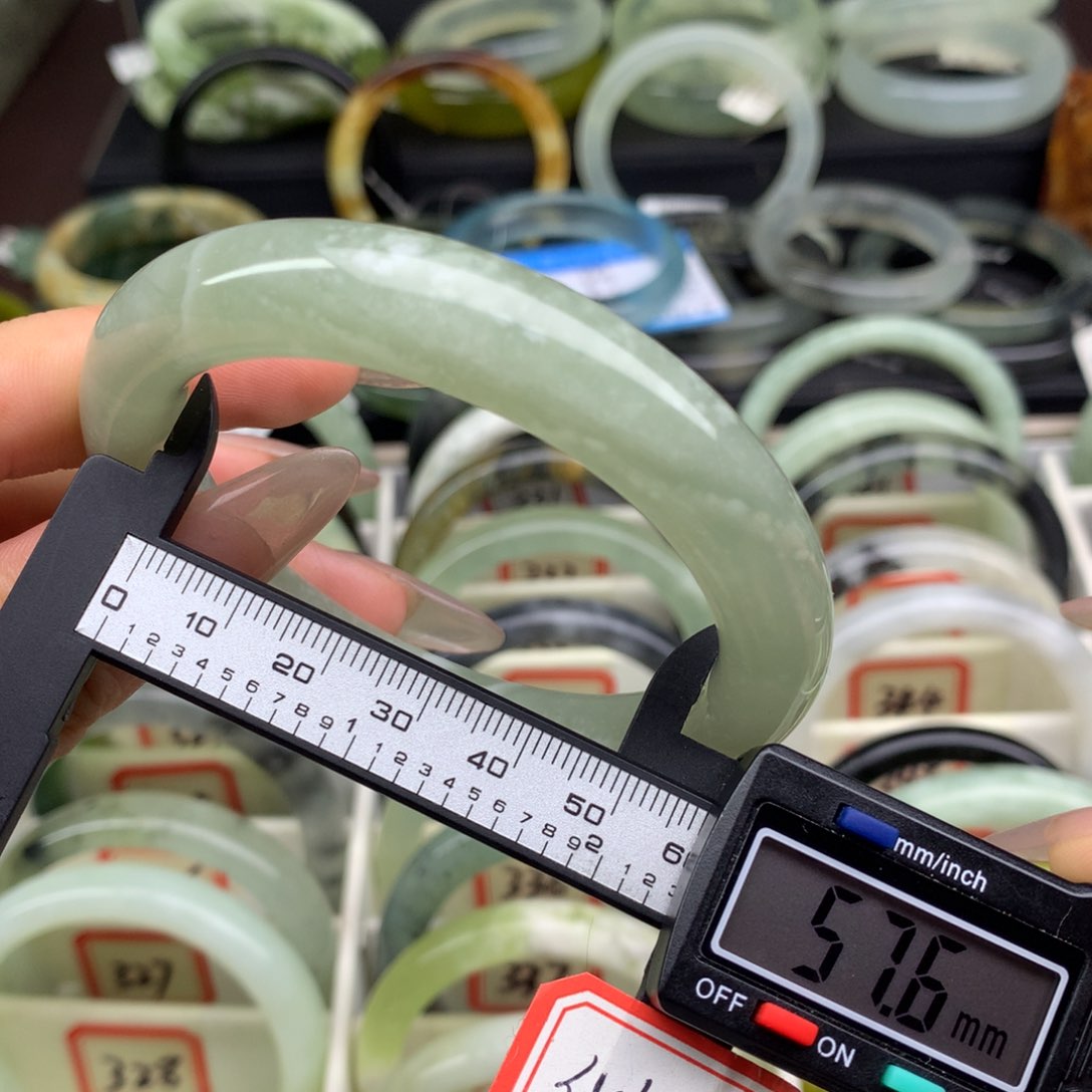 蛇纹石玉未镶嵌手镯329