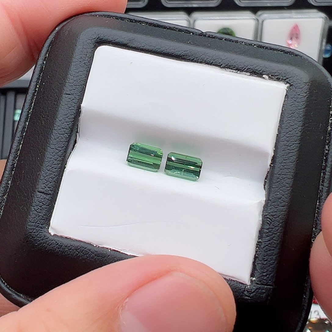 碧玺4✖️6方裸石2颗未镶嵌