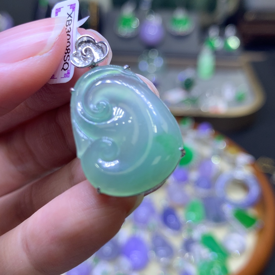 翡翠18K金镶嵌颈饰翡翠吊坠项链