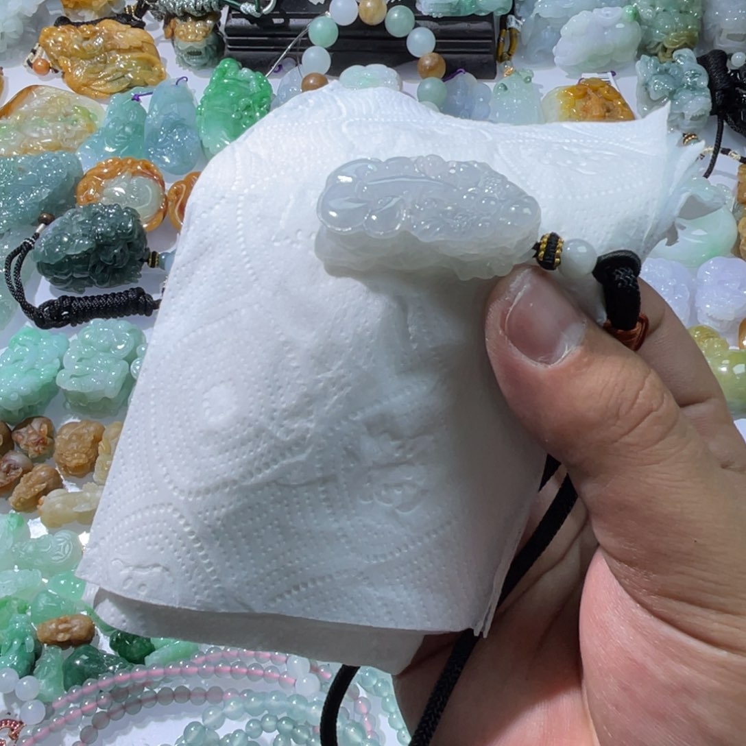 翡翠颈饰未镶嵌天然